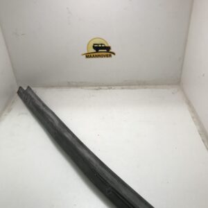 395673 LR Series 2, 2A & 3 Door Top Top of Door Seal
