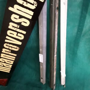 330122 USED Front Door Capping RH